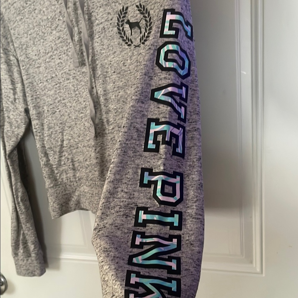 PINK Victoria's Secret Gray logo crop long sleeve hoodie top and Stylish XS - Picture 6 of 12